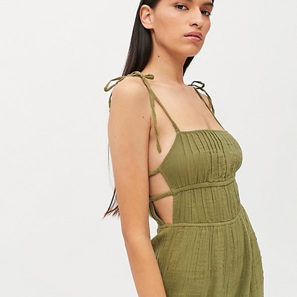 Urban Outfitters UO Courtney Tie Shoulder Jumpsuit in green - Picture 2 of 7